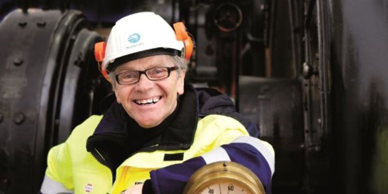 Smiling Statkraft employee with helmet