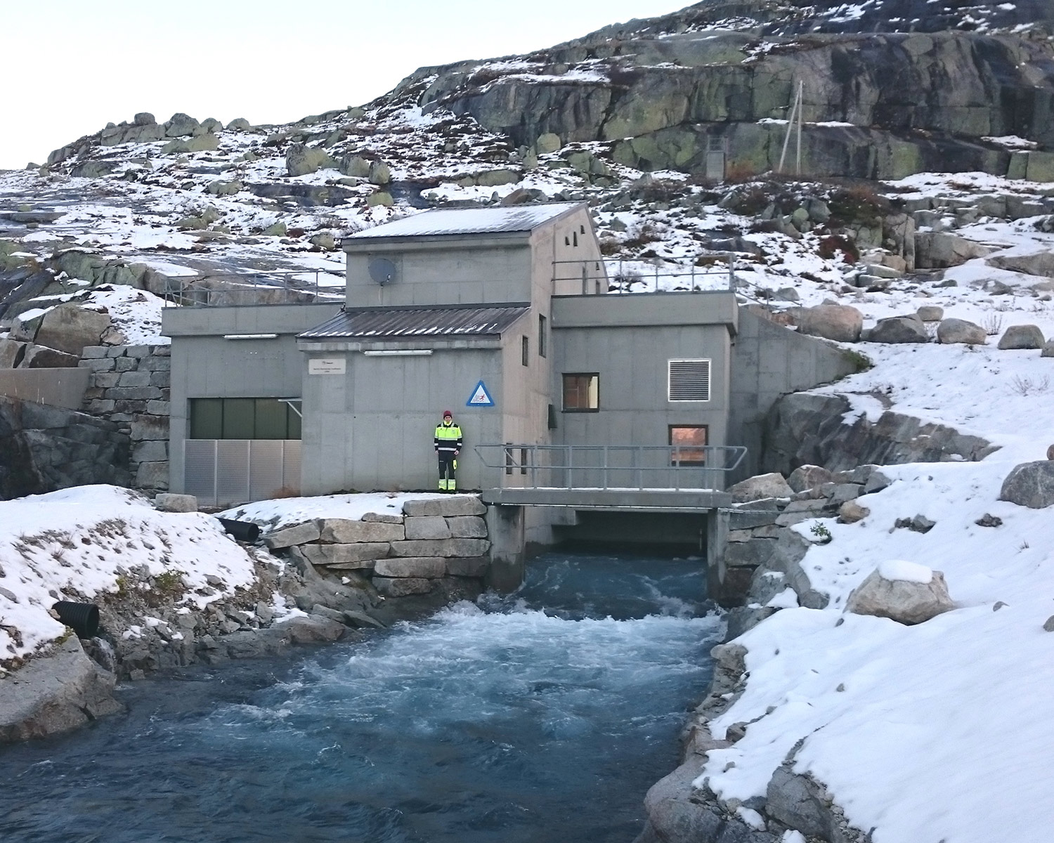 Nedre Bersåvatn power plant with discharge